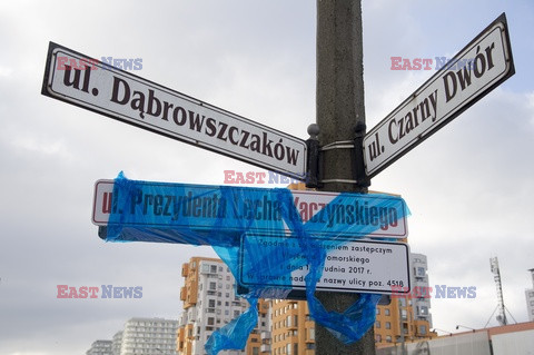 Uszkodzono i zasłonięto tablice z nazwą ul. Lecha Kaczyńskiego w Gdańsku