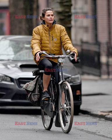 Keri Russell jeździ na rowerze