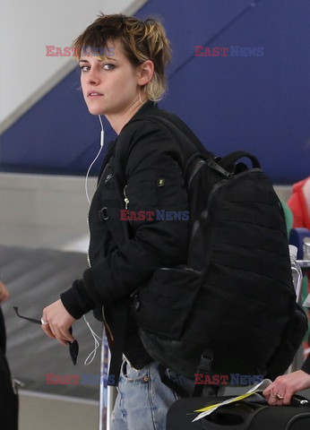 Kristen Stewart na lotnisku z dziewczyną