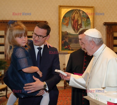 Premier Morawiecki z rodziną podczas audiencji u papieża Franciszka