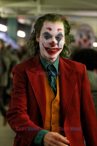 Joaquin Phoenix zmienia się w Jokera