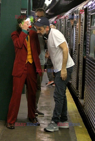 Joaquin Phoenix zmienia się w Jokera