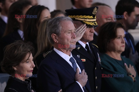 Trumna z ciałem prezydenta Busha na Kapitolu