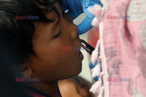 Opieka dentystyczna w slumsach Jakarty