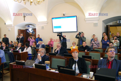 Sesja rady miasta w sprawie głosowania nad Europejską Kartą Równości Kobiet i Mężczyzn - Poznań