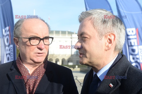 Konferencja Roberta Biedronia przed Pałacem Prezydenckim