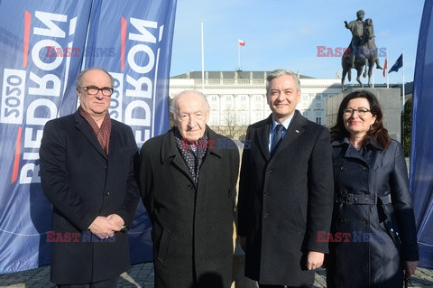 Konferencja Roberta Biedronia przed Pałacem Prezydenckim