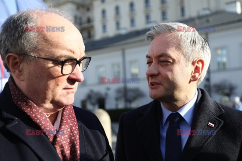 Konferencja Roberta Biedronia przed Pałacem Prezydenckim