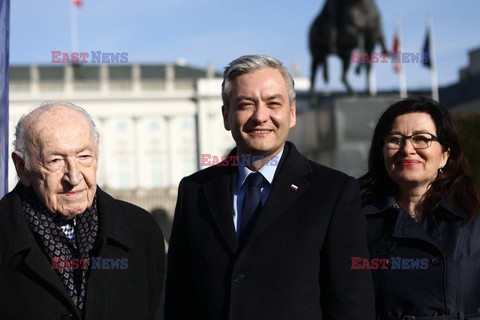 Konferencja Roberta Biedronia przed Pałacem Prezydenckim