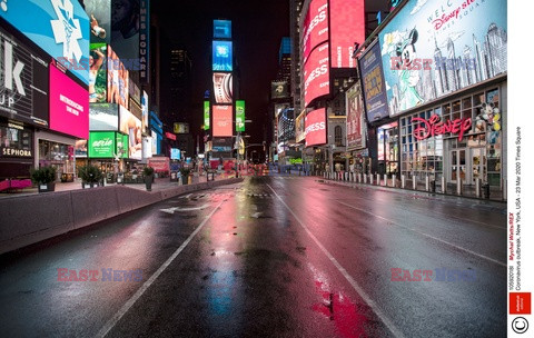 Wyludnione Times Square w Nowym Jorku