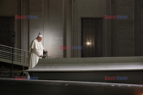 Droga Kryżowa z udziałem Papieża Franciszka w Watykanie