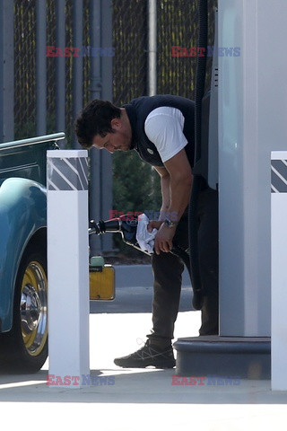 Orlando Bloom na stacji benzynowej