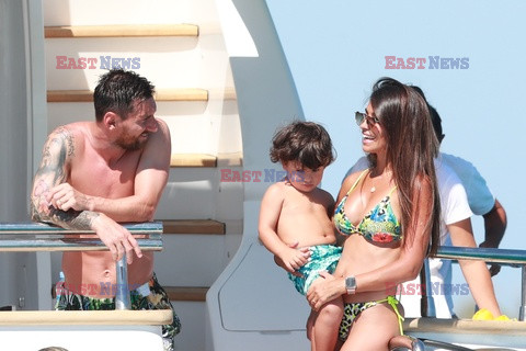Lionel Messi i Luis Suarez z rodzinami na wakacjach
