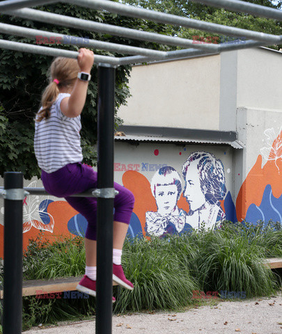 Mural Wandy Lurie - warszawskiej Niobe