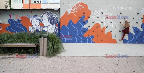 Mural Wandy Lurie - warszawskiej Niobe