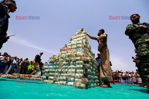 Rebelianci Huthi w Jemenie pokazują finanse na walkę