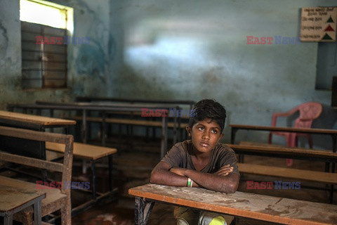 Ciężka praca uczniów w Indiach