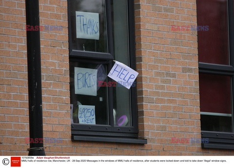 Napisy w oknach Manchesterze