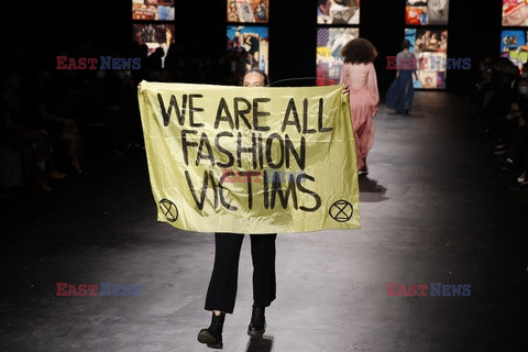 Protest podczas pokazu Diora