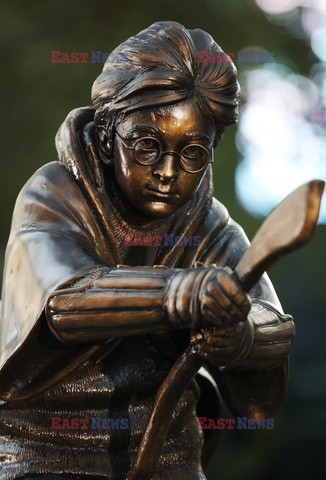 Pomnik Harrego Pottera na placu Leicester w Londynie