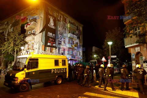 Policja usuwa squattersów w Berlinie