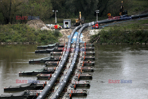Tymczasowy demontaż mostu pontonowego