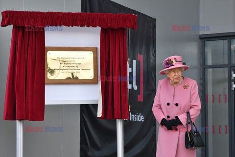 Królowa Elżbieta z wnuczkiem otwierają Centrum Analiz Energetycznch