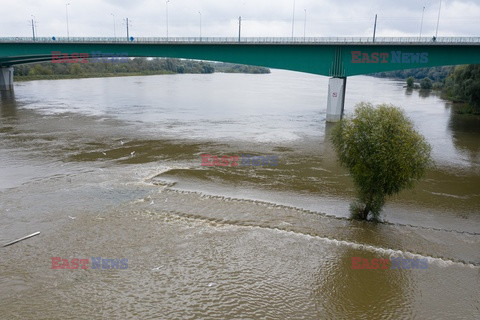 Tymczasowy demontaż mostu pontonowego
