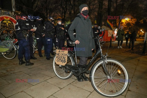 QUEER NA FRONT i Techno RAVE - demonstracje przed Sejmem