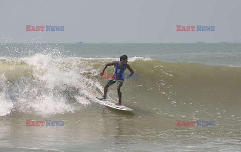 Surferki z Bangladeszu - Redux