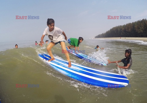 Surferki z Bangladeszu - Redux