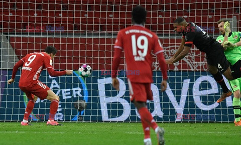 Dwa gole Roberta Lewandowskiego w meczu z Bayerem Leverkusen