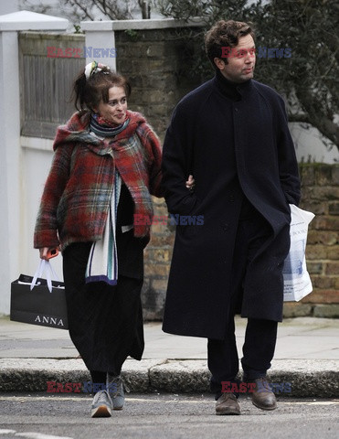 Helena Bonham Carter z chłopakiem na spacerze