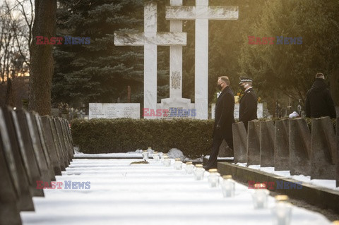 Prezydent Duda złożył kwiaty na grobach powstańców