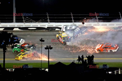 Koszmarny wypadek podczas wyścigu Daytona 500