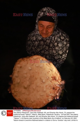 Przygotowywanie tradycyjnego chleba Taboon