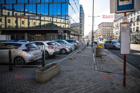 Przygotowania do zamknięcia ulicy Szpitalnej w Warszawie