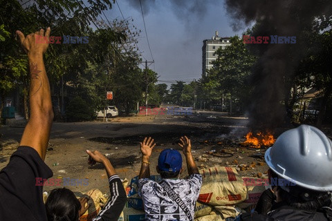 Gwałtowne protesty w Mjanmie - NYT