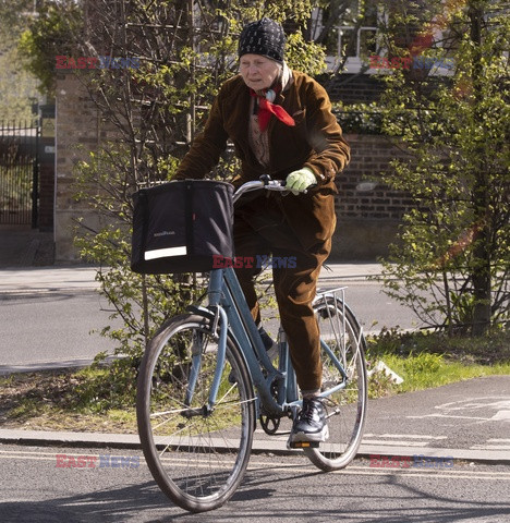 Vivienne Westwood na rowerze