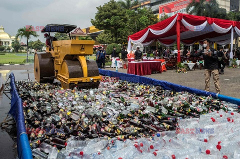 Niszczenie alkoholu w Indonezji