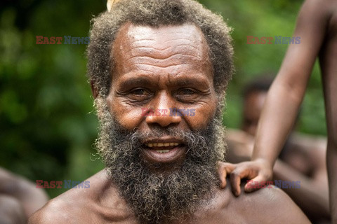 Plemię z Vanuatu oddaje hołd księciu Filipowi