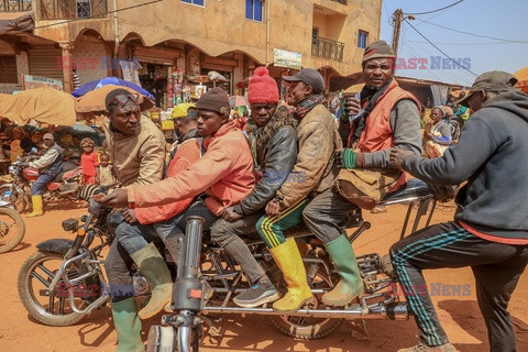 Transport motocyklowy w Kamerunie - AFP