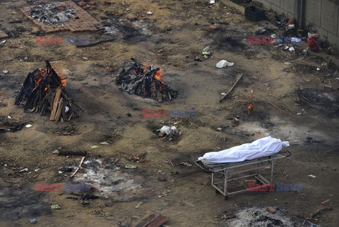 Masowe kremacje ofiar Covid 19 w Indiach