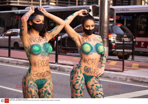 Uczestniczki Miss Bum Bum protestują przeciwko prezydentowi Bolsonaro
