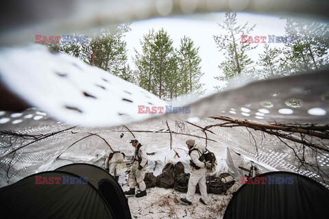 Trening szwedzkich żołnierzy przed wyprawą na Arktykę - AFP