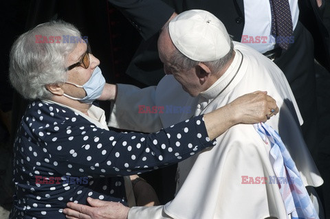 Papież Franciszek ucałował numer obozowy Lidii Maksymowicz