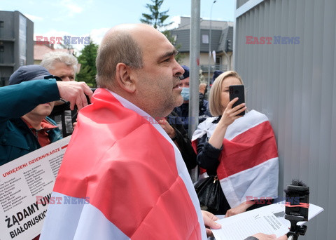 Pikieta dziennikarzy przed ambasadą Białorusi
