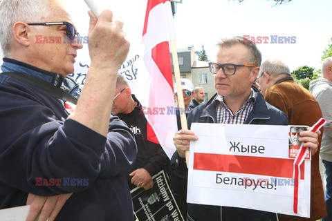 Pikieta dziennikarzy przed ambasadą Białorusi