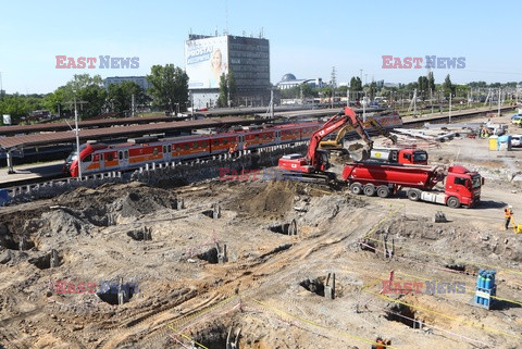 Premier Morawiecki wizytuje budowę nowego dworca PKP Warszawa Zachodnia