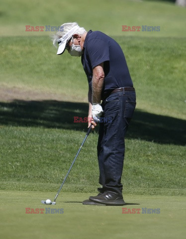 Martin Sheen gra w golfa